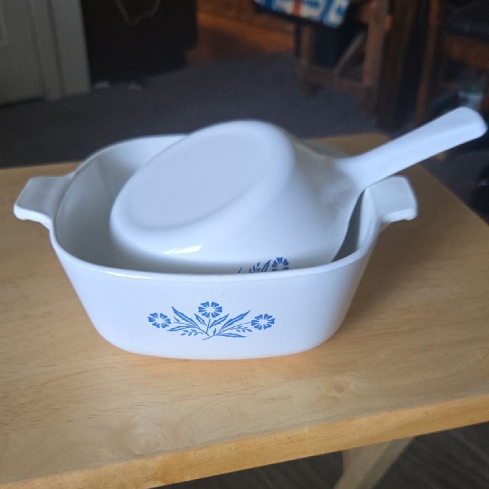 Vintage Blue Cornflower Corningwear Dish Set No Lids. P-81-B 1pnt And P-1 1/2-B